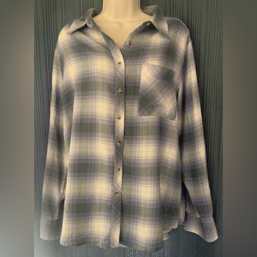 Women’s long sleeve shirt